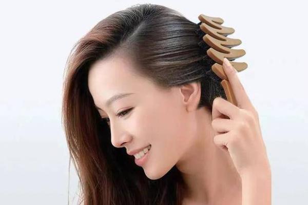 风水学女人早上梳头梳子断了好不好