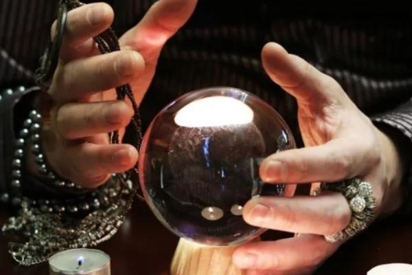 互联网算命生意经：那些被“收割智商税”的当代焦虑人儿