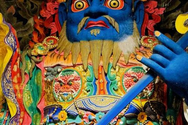 拉萨哪些寺庙可以算命看病